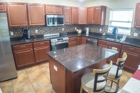House in Dundee, Florida 5 bedrooms, 233 sq.m. № 1767060 - photo 8