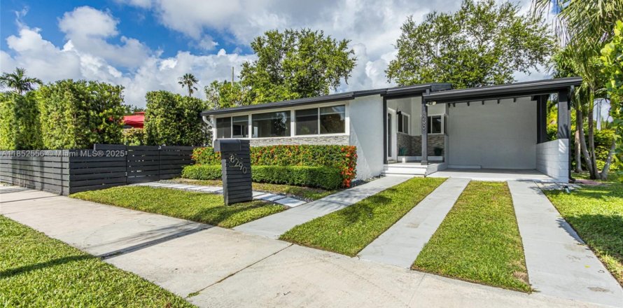 Casa en Miami, Florida 3 dormitorios, 145.86 m2 № 1877493