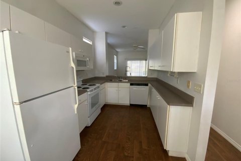 Touwnhouse à louer à Tampa, Floride: 2 chambres, 115.38 m2 № 2386518 - photo 10