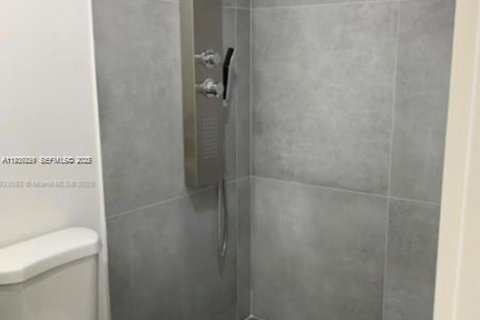 Condo in Miami, Florida, 2 bedrooms  № 1994774 - photo 8