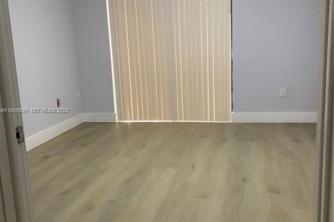 Condo in Miami, Florida, 2 bedrooms  № 1994774 - photo 7