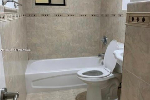 Condo in Miami, Florida, 2 bedrooms  № 1994774 - photo 6