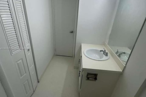 Condo in Miami, Florida, 1 bedroom № 1975804 - photo 14