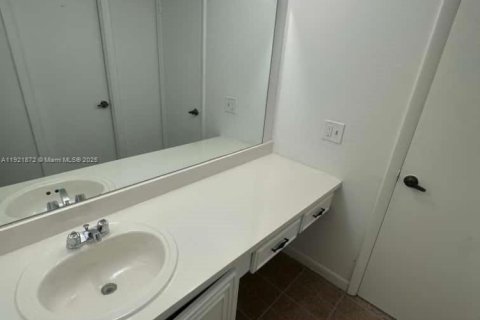 Condo in Miami, Florida, 1 bedroom № 1975804 - photo 9
