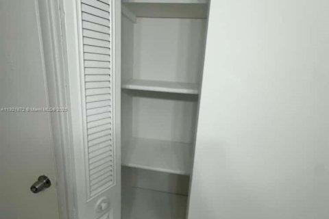 Condo in Miami, Florida, 1 bedroom № 1975804 - photo 15