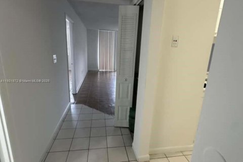 Condo in Miami, Florida, 1 bedroom № 1975804