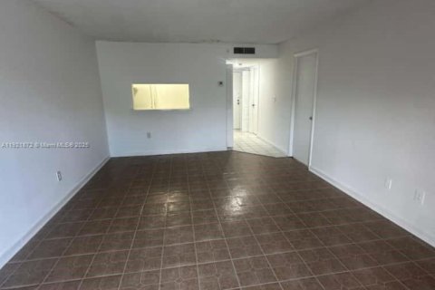 Condo in Miami, Florida, 1 bedroom № 1975804 - photo 3