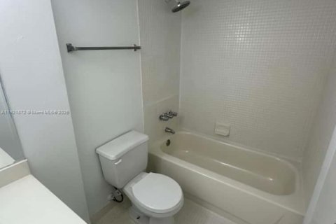 Condo in Miami, Florida, 1 bedroom № 1975804 - photo 13