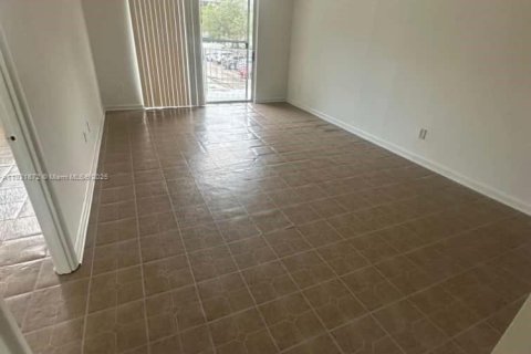 Condo in Miami, Florida, 1 bedroom № 1975804 - photo 2