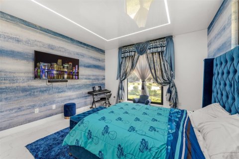 House in Miami, Florida 5 bedrooms, 408.4 sq.m. № 1685692 - photo 27