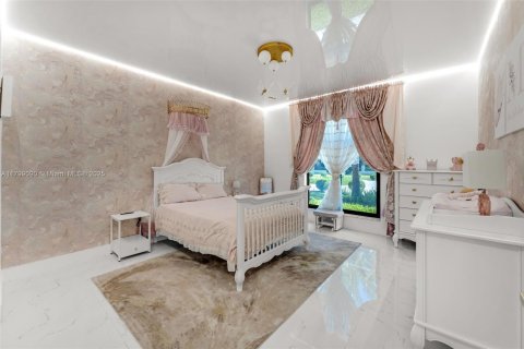 House in Miami, Florida 5 bedrooms, 408.4 sq.m. № 1685692 - photo 28