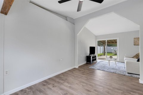 House in Pinellas Park, Florida 2 bedrooms, 104.52 sq.m. № 1826883 - photo 19