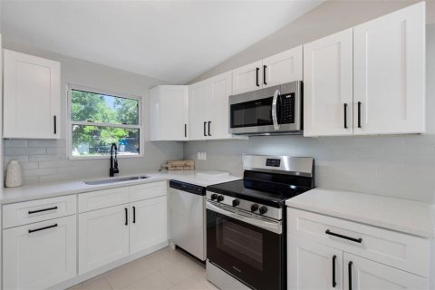 House in Pinellas Park, Florida 2 bedrooms, 104.52 sq.m. № 1826883 - photo 6