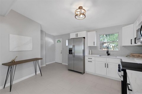 House in Pinellas Park, Florida 2 bedrooms, 104.52 sq.m. № 1826883 - photo 2