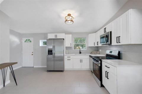 House in Pinellas Park, Florida 2 bedrooms, 104.52 sq.m. № 1826883 - photo 3