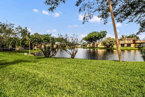 Copropriété à vendre à Pembroke Pines, Floride: 2 chambres, 112.78 m2 № 1928556 - photo 21