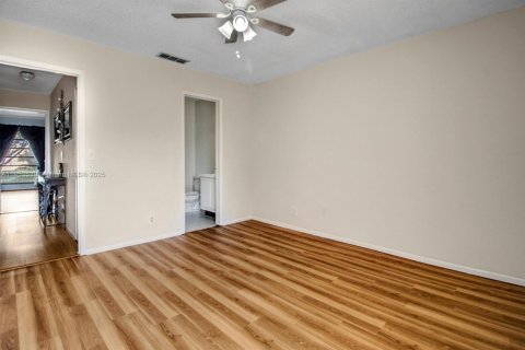 Copropriété à vendre à Pembroke Pines, Floride: 2 chambres, 112.78 m2 № 1928556 - photo 15