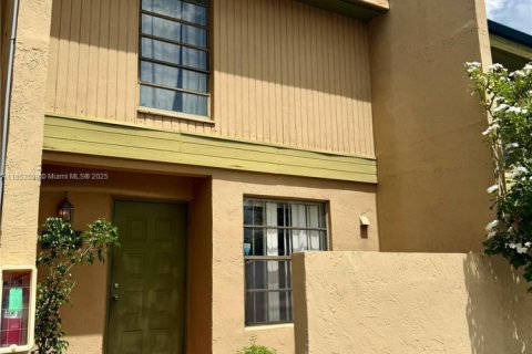 Copropriété à vendre à Pembroke Pines, Floride: 2 chambres, 112.78 m2 № 1928556 - photo 1