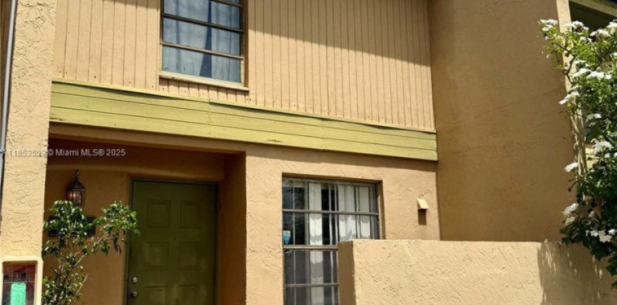 Condo à Pembroke Pines, Floride, 2 chambres  № 1928556