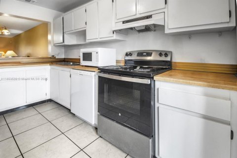 Copropriété à vendre à Pembroke Pines, Floride: 2 chambres, 112.78 m2 № 1928556 - photo 10