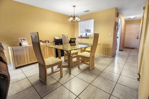 Copropriété à vendre à Pembroke Pines, Floride: 2 chambres, 112.78 m2 № 1928556 - photo 6