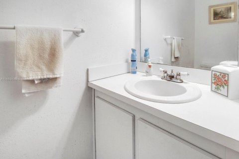 Copropriété à vendre à Pembroke Pines, Floride: 2 chambres, 112.78 m2 № 1928556 - photo 18