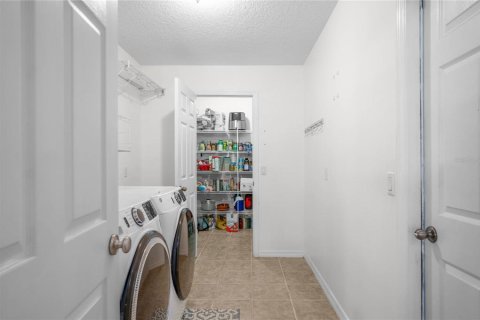 House in Homosassa, Florida 3 bedrooms, 191.38 sq.m. № 2110334 - photo 30