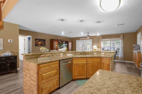 House in Homosassa, Florida 3 bedrooms, 191.38 sq.m. № 2110334 - photo 12