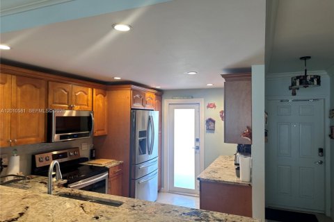 Copropriété à louer à Pompano Beach, Floride: 2 chambres, 105.91 m2 № 2076654 - photo 2