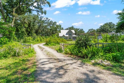 House in Zephyrhills, Florida 3 bedrooms, 203.73 sq.m. № 1795162 - photo 6