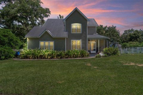 House in Zephyrhills, Florida 3 bedrooms, 203.73 sq.m. № 1795162 - photo 2
