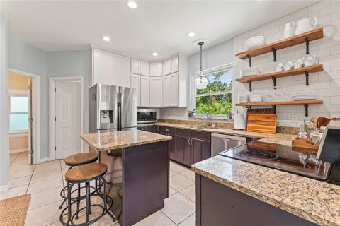 House in Zephyrhills, Florida 3 bedrooms, 203.73 sq.m. № 1795162 - photo 26