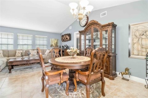 House in Palm Bay, Florida 3 bedrooms, 169.92 sq.m. № 1732261 - photo 8