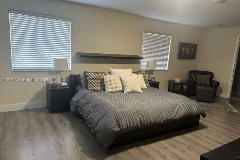 Снять в аренду виллу или дом в Уэстон, Флорида 6 спален, 305.83м2, № 1998783 - фото 30