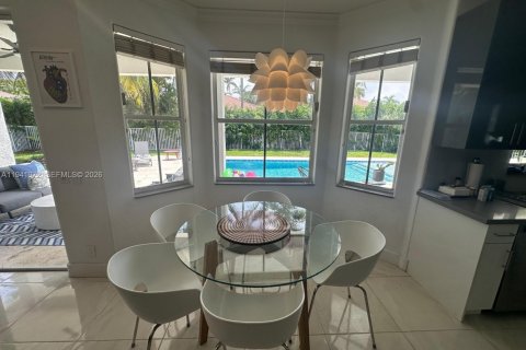 Снять в аренду виллу или дом в Уэстон, Флорида 6 спален, 305.83м2, № 1998783 - фото 15