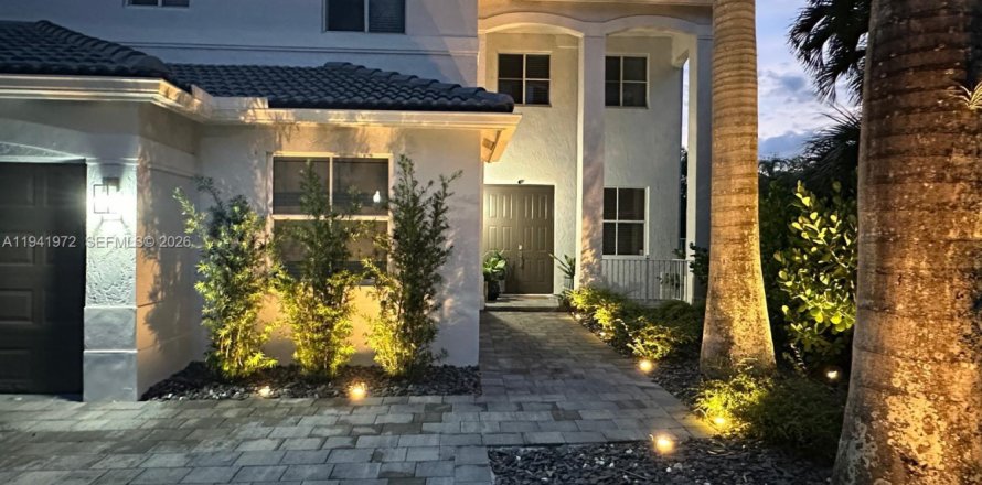 Дом в Уэстон, Флорида 6 спален, 305.83м2 № 1998783