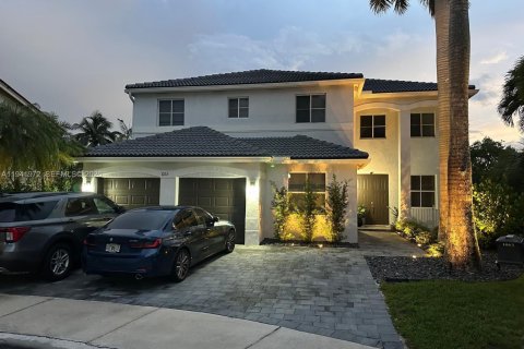 Снять в аренду виллу или дом в Уэстон, Флорида 6 спален, 305.83м2, № 1998783 - фото 2