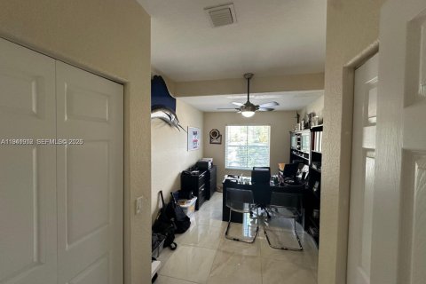 Снять в аренду виллу или дом в Уэстон, Флорида 6 спален, 305.83м2, № 1998783 - фото 19