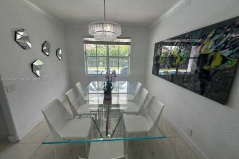 Снять в аренду виллу или дом в Уэстон, Флорида 6 спален, 305.83м2, № 1998783 - фото 14