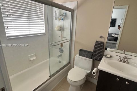 Снять в аренду виллу или дом в Уэстон, Флорида 6 спален, 305.83м2, № 1998783 - фото 25