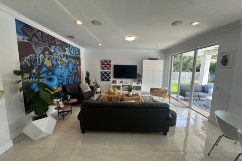 Снять в аренду виллу или дом в Уэстон, Флорида 6 спален, 305.83м2, № 1998783 - фото 16