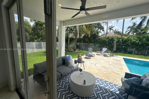 Снять в аренду виллу или дом в Уэстон, Флорида 6 спален, 305.83м2, № 1998783 - фото 17