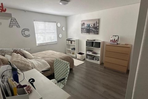 Снять в аренду виллу или дом в Уэстон, Флорида 6 спален, 305.83м2, № 1998783 - фото 26