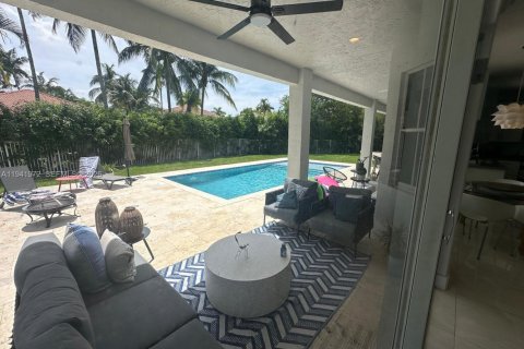 Снять в аренду виллу или дом в Уэстон, Флорида 6 спален, 305.83м2, № 1998783 - фото 18