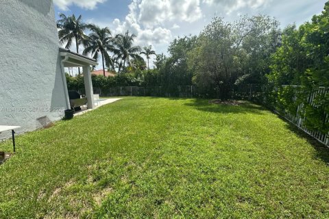 Снять в аренду виллу или дом в Уэстон, Флорида 6 спален, 305.83м2, № 1998783 - фото 11