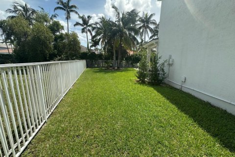 Снять в аренду виллу или дом в Уэстон, Флорида 6 спален, 305.83м2, № 1998783 - фото 5