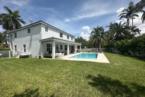 Снять в аренду виллу или дом в Уэстон, Флорида 6 спален, 305.83м2, № 1998783 - фото 10