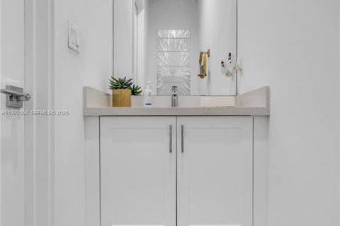 Casa en alquiler en Doral, Florida, 4 dormitorios, 265.98 m2 № 1982675 - foto 14