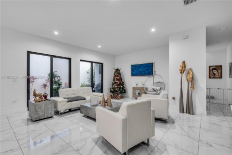 Casa en alquiler en Doral, Florida, 4 dormitorios, 265.98 m2 № 1982675 - foto 13