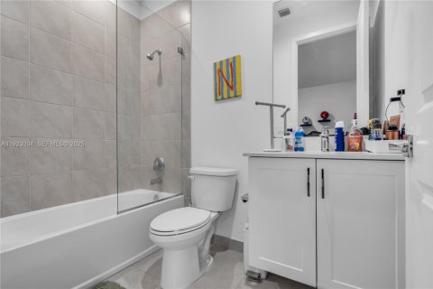 Casa en alquiler en Doral, Florida, 4 dormitorios, 265.98 m2 № 1982675 - foto 25